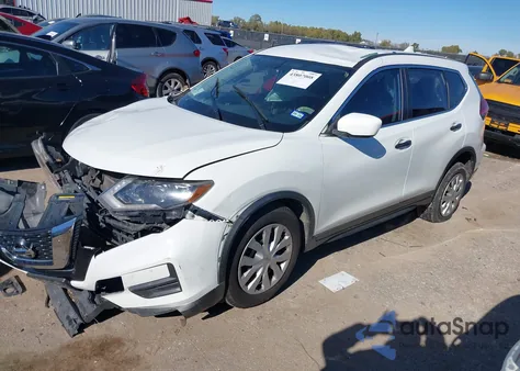 2017 Nissan Rogue S z USA, uszkodzony, nr VIN KNMAT2MT2HP513359